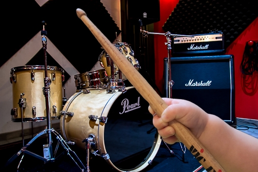 LA LOCOMOTIVE RECRUTE UN.E PROFESSEUR.E D’ÉVEIL MUSICAL !